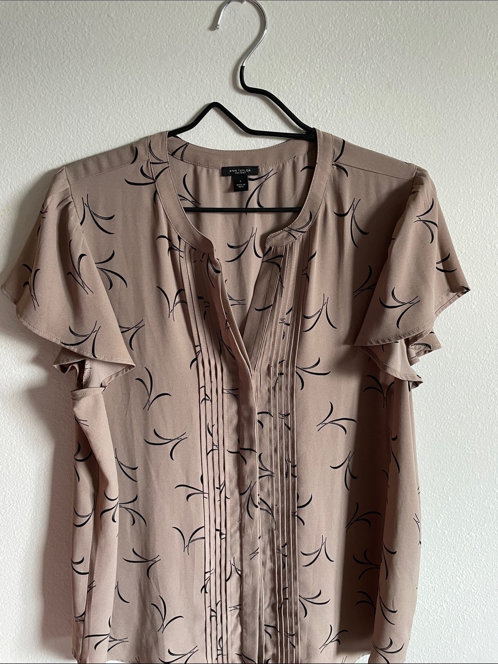 Ann Taylor Factory Taupe Blouse with Black Abstract Print-L